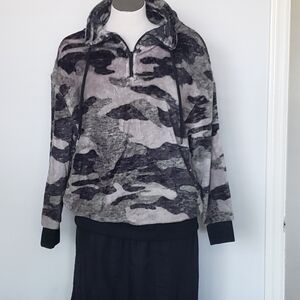 Secret Treasure Camo Print  Quarter Zip Women's Pullover  Size S  NWT